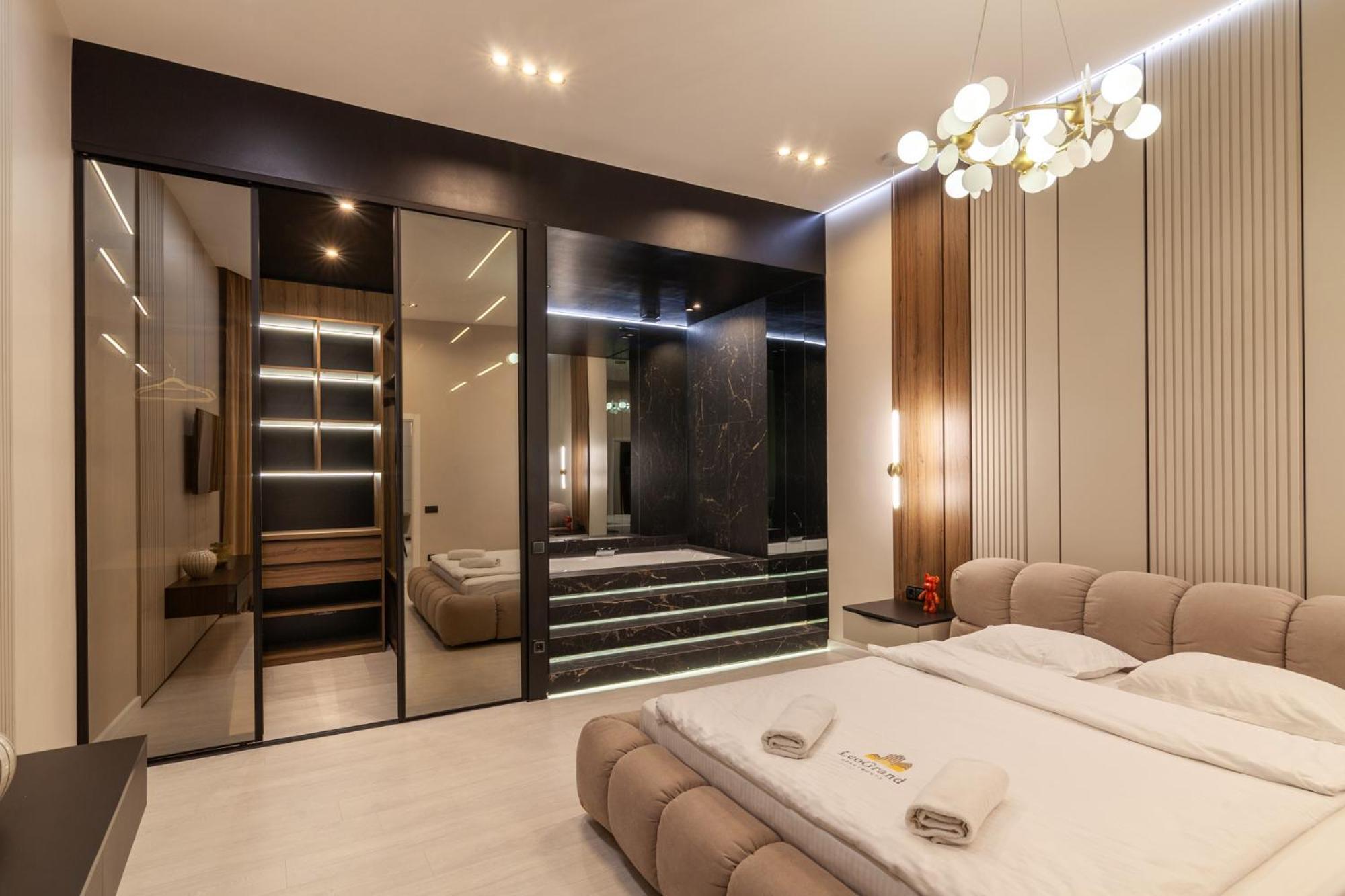 Leogrand Jacuzzi On Malaniuka 2 Leilighet Lviv Eksteriør bilde